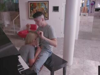 Berbalik di anak tiri laki-laki mendapat mama untuk apaan dia selama dia piano praktek kotor film film