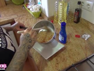 Aviva rocks - maanghang excellent noodle challenge