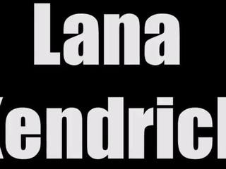 Lana kendrick ใหญ่ หน้าอก ตีกลับ ในขณะที่ เขา ย้าย ดังนั้น enchanting ที่ สระว่ายน้ำ