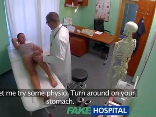 Fakehospital likainen milf aikuinen video- narkomaani saa perseestä mukaan the doc