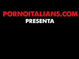 Porno italiano - mora riccia milf italiana scopata sul divano del a stabilit