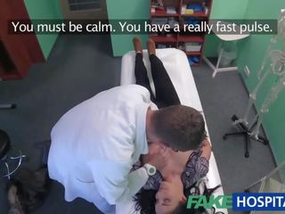 Fakehospital swell tetování pacient cured s těžký bodnutí léčba vid