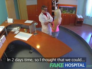 Fakehospital likainen lääketieteen practitioner explores joka tuuma of hurmaava blondit elin