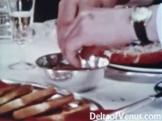 Vintažas nešvankus klipas 1960s - plaukuotas full-blown brunetė - lentelė už trys