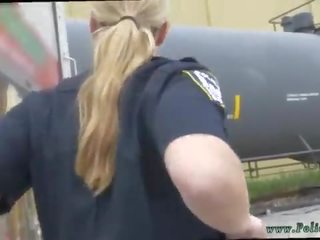 Schwarz milf polizist sex klammer filme schwarz suspect taken auf ein rollig fahrt