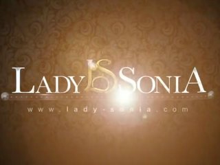 MILF Sonia Fucks her Cunt and Rubs her Clit to Orgasm